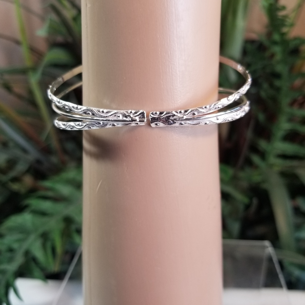 ELEGANT BRACELET NWOT - Picture 9 of 9